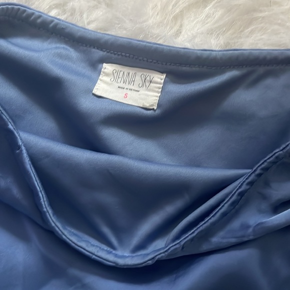 Periwinkle slip skirt - Picture 2 of 2